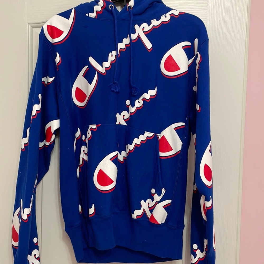 champion logo hoodie!